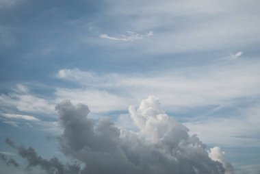 Gökyüzünde dramatik bulutlar,