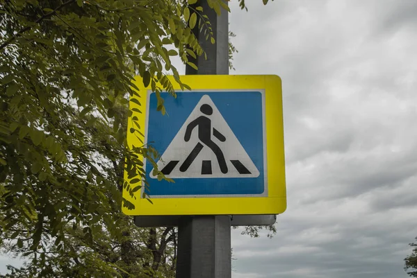 Знак пешеходного перехода в России , — стоковое фото