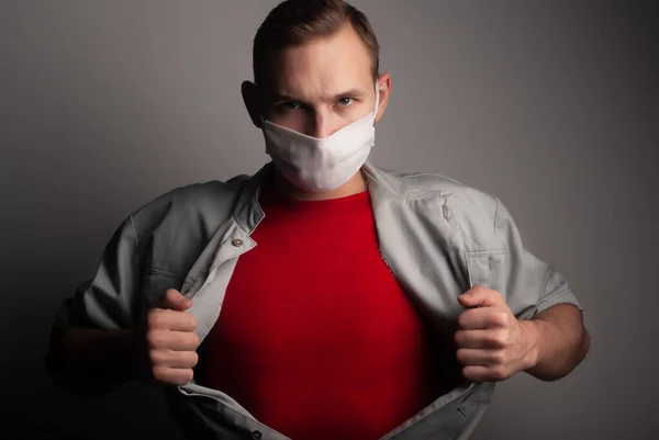 Herói Corajoso Uma Máscara Médica Corre Para Resgate — Fotografia de Stock