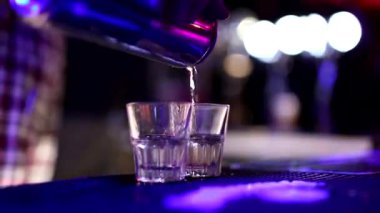 Barmen enerji çekim dökülen.