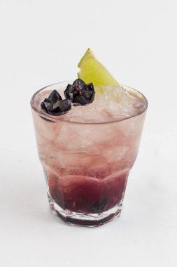 Üzüm ile lezzetli soğutulmuş kokteyl