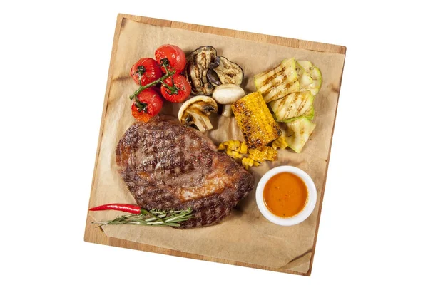 Eti biftek garnitür ve sos ile