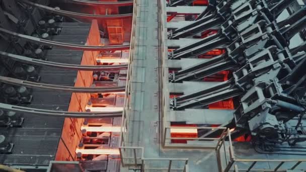 लोखंडी कास्टिंग कारखान्यावर मशीन-टूल टाकणे — स्टॉक व्हिडिओ