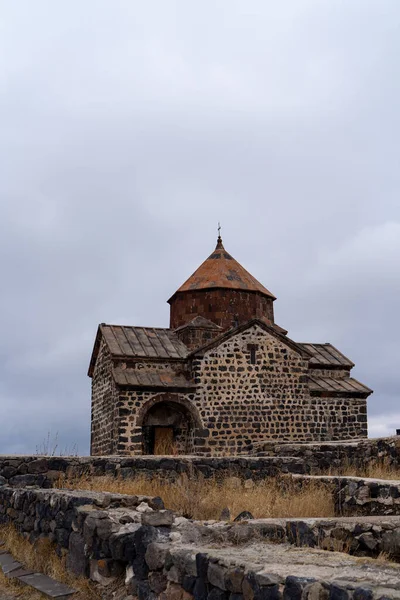 Армения Осень 2019 Года Севанаванкский Монастырь Пасмурный Осенний День — стоковое фото