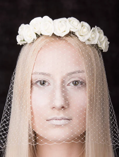 Fashion portrait. The young woman's face close up with veil and wreath of white roses in her hair — Stock Photo, Image