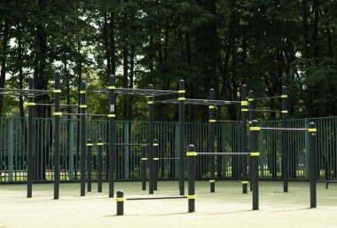 Sokak spor oynuyorsunuz. Yatay çubuklar