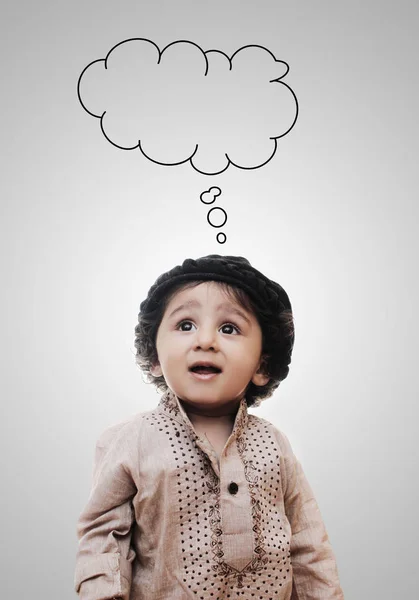 Adorable niño inteligente pensando Nube vacía - Chalk Boa —  Fotos de Stock