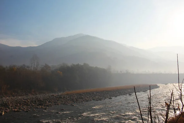 Beautiful Landscape of river in the mountains — Stock Photo, Image