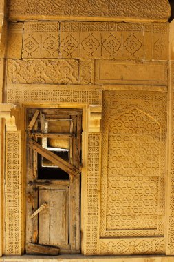 İslam sanatı ile duvara oyulmuş Beautifuly