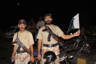 Sindh rangers askerin clifton bayrak