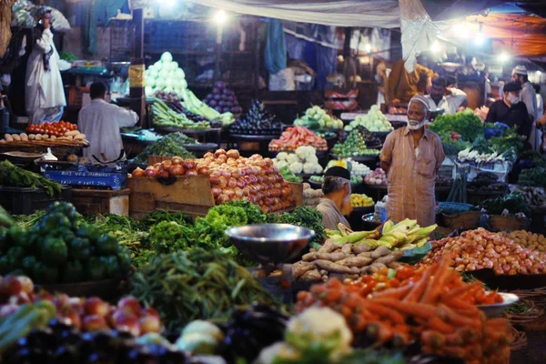 Groentemarkt nachts saddar Bazaar — Stockfoto