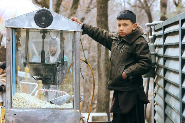 Chile Labor - Малыш продает попкорн — стоковое фото