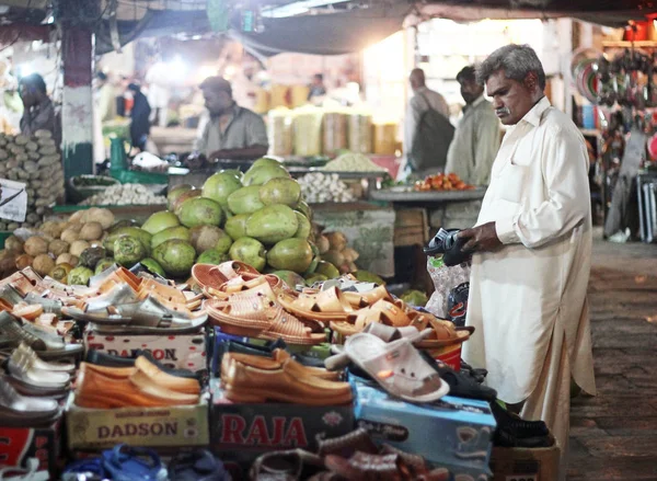Gemüsemarkt in der Nacht in Sattar Basar, — Stockfoto