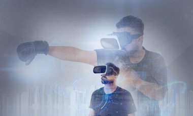  Adam Vr (sanal gerçeklik) gözlüklerle arıyorsunuz - Boxi oynarken