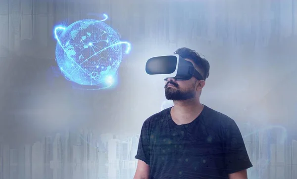Guy looking through VR (Virtual Reality) glasses — Stock Photo, Image