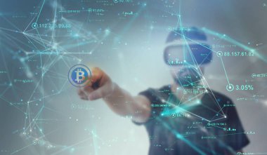 VR (sanal gerçeklik) gözlüklerle - Bitcoin arayan adam