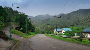 Kathu Bölgesindeki Huzurlu Yol, Phuket