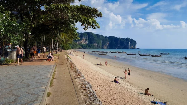 Piękny widok na plażę Ao Nang, dystrykt Ao Nang, Krabi — Zdjęcie stockowe