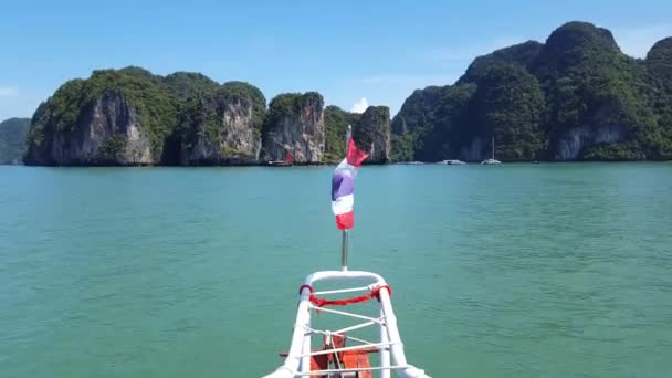 Bandeira Tailândia Barco Nas Belas Águas Verdes Phuket Tailândia 2019 — Vídeo de Stock