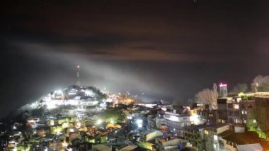 Murree tepelerinin güzel zamanlaması, geceleri alışveriş merkezi yolu kışları, Punjab Pakistan