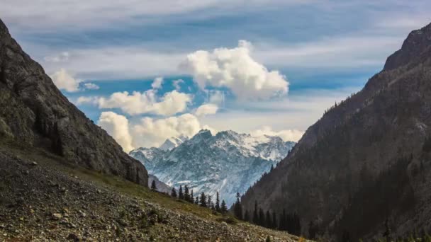 Felhők Mozognak Gleccser Tetején Hegyekben Napsütésben Mohodand Tavi Swat Ban — Stock videók