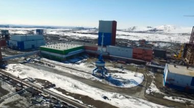 Karla kaplı Rusya'da bitki endüstriyel görünümünü. Havadan görünümü