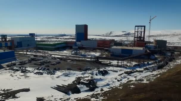 Fábrica industrial na Rússia coberta de neve. Vista aérea — Vídeo de Stock