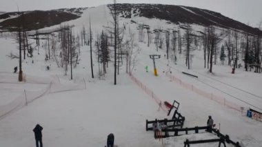 Kayak kişi ve teleferik havadan görünümü