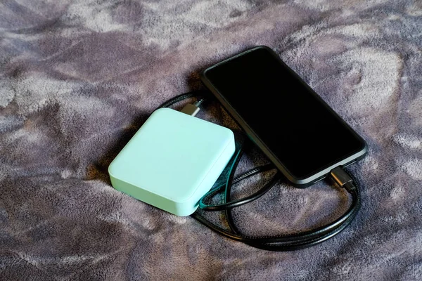 Güç bankasıyla çalışan akıllı telefon