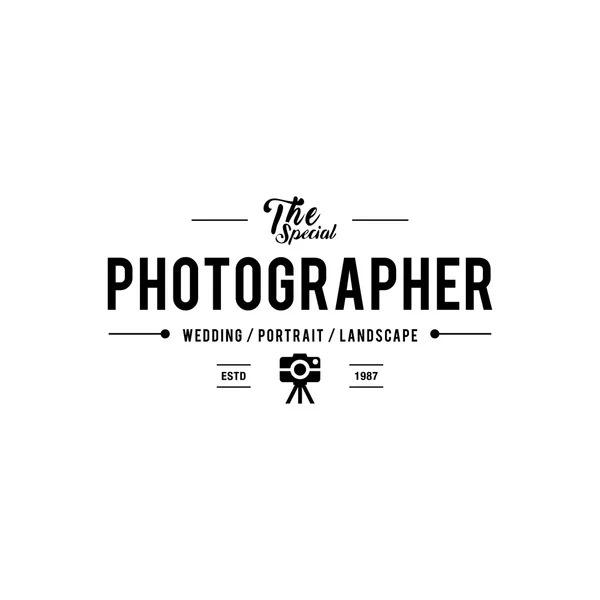 Photography Logos, Badges and Labels Design Elements set. Photo camera vintage style objects, retro vector illustration. — Stock Vector