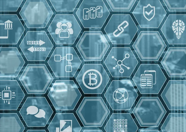 Bitcoin und Blockchain blauer und grauer Hintergrund mit verschwommener Stadtsilhouette und Polygon-Overlay — Stockfoto