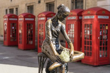 Londra - 30 Mart: Baş balerin heykeli covent Garden'da ile 