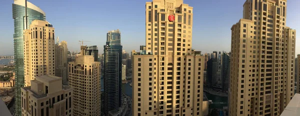 Dubaï - 25 janvier : Vue sur les gratte-ciel de Dubai Marina du au — Photo