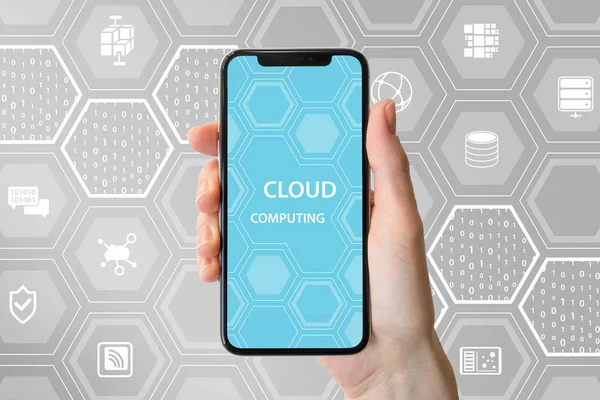 Testo Cloud Computing Visualizzato Touchscreen Senza Cornice Mano Che Tiene — Foto Stock