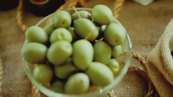 Green olives in bowl — Stock Video