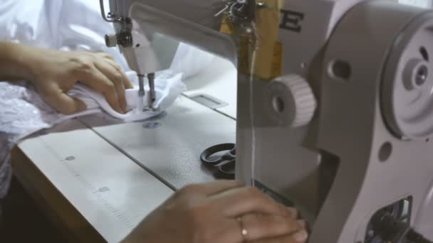 Máquina de costura close up. — Vídeo de Stock