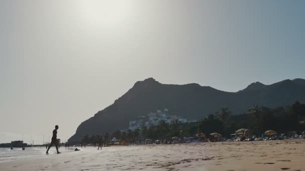 Playa del océano veranos calurosos día . — Vídeos de Stock