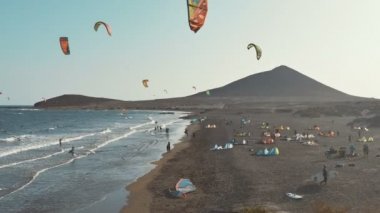 Uçurtma sörfü Atlantik Okyanusu, aşırı yaz sporu. Kanarya Adaları.