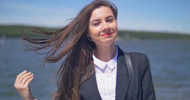 Retrato de bela mulher branca morena sorriso — Vídeo de Stock