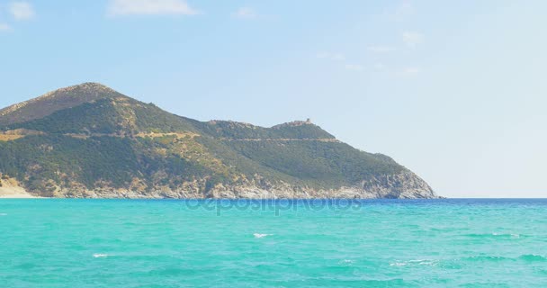 Panoramisch uitzicht op zee op een zonnige zomerdag. Zee, landschap. — Stockvideo