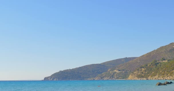 Vista panoramica sul mare in estate giornata di sole. Paesaggio marino . — Video Stock