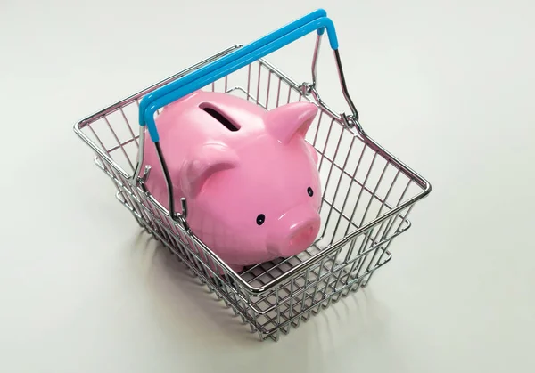 alışveriş sepeti içinde kumbara