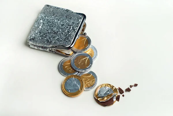 빛나는 여자 초콜릿 유로 동전 지갑 동전 — 스톡 사진