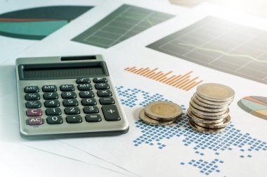 Para yığınları ve kağıt mali grafik hesap makinesi. İş