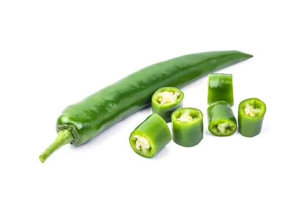 Groene Chili peper op witte achtergrond. — Stockfoto