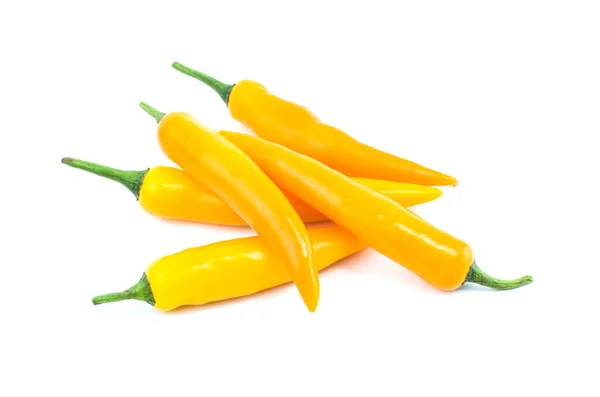 Amarelo pimenta pimenta no fundo branco . — Fotografia de Stock