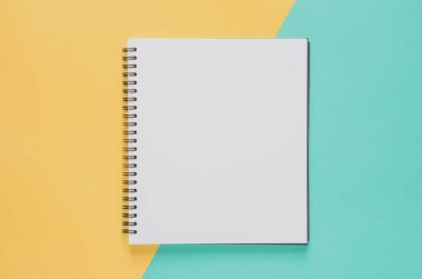 Office çalışma alanı en az kavramı. Sarı ve b boş defter