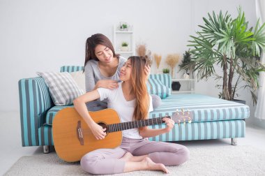 Lezbiyen çift birlikte kavramı. Çift g oynayan genç kadınların