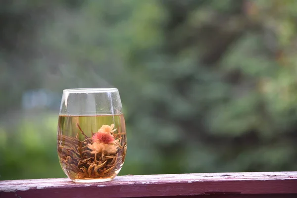 Çiçekli çay.