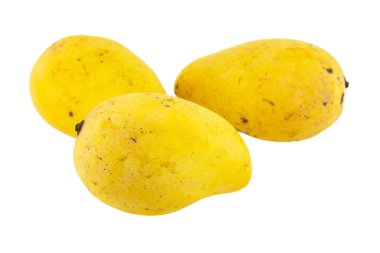 Sarı mango beyaz arkaplanda izole edilmiş.